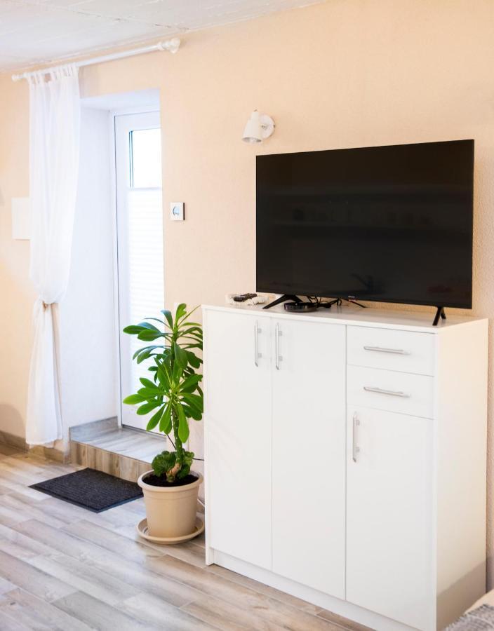 Apartment In Garage With Free Parking Kowno Zewnętrze zdjęcie