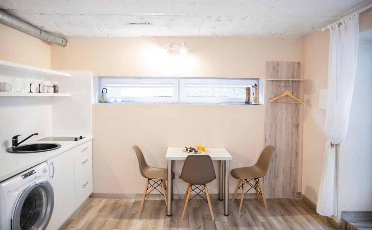 Apartment In Garage With Free Parking Kowno Zewnętrze zdjęcie